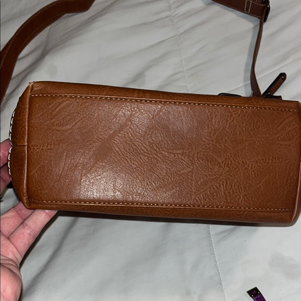 BOC BORN Brown vegan Leather Crossbody Bag EUC - Picture 5 of 11